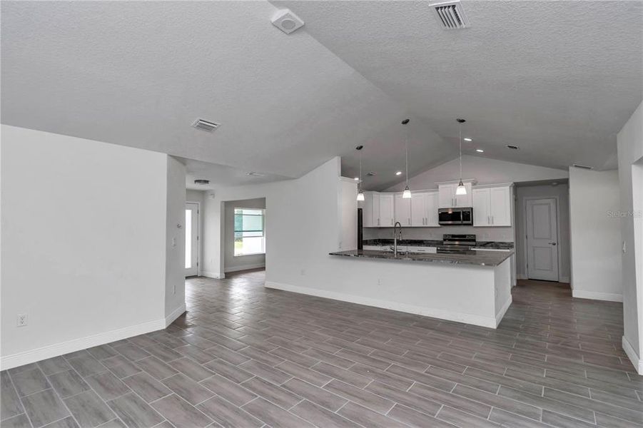 Spacious, unfurnished interior of a new home in , Ocala (Image 46).