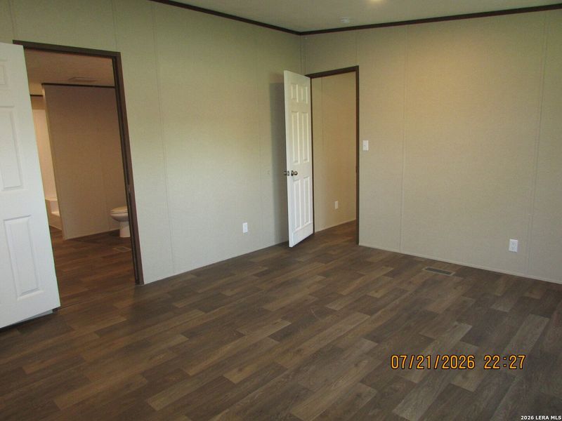 Spacious, unfurnished interior of a new home in , San Antonio (Image 18).