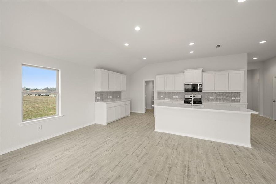 301 Comanche- DIning-1