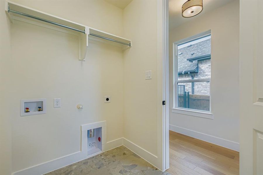 Spacious, unfurnished interior of a new home in Hillstead, Lavon (Image 27).