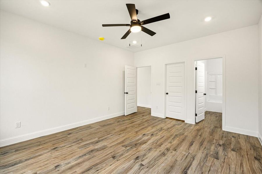 Spacious, unfurnished interior of a new home in , Granbury (Image 24).