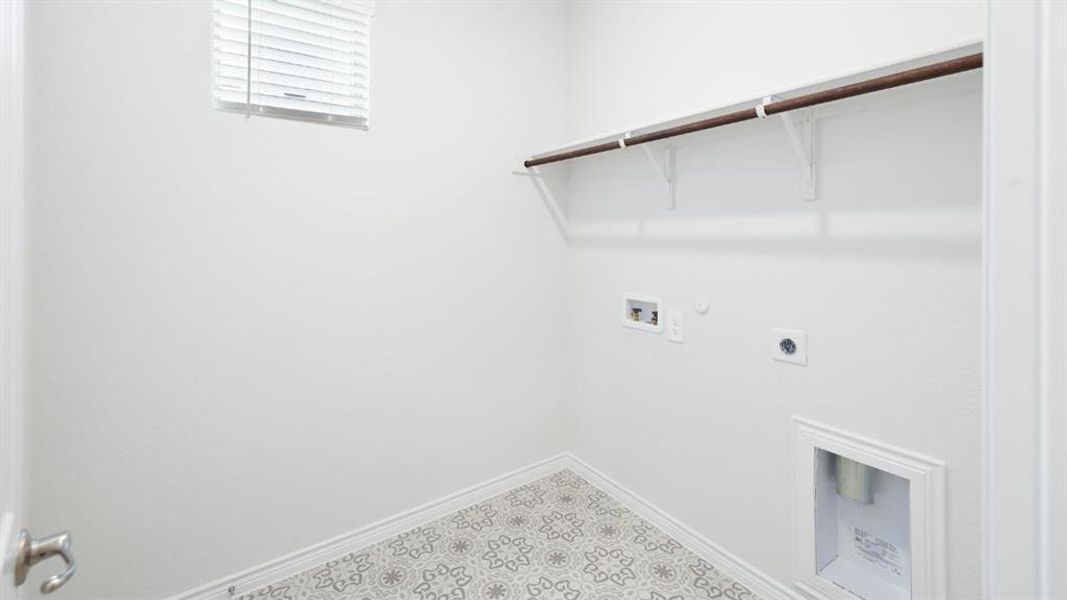 Spacious, unfurnished interior of a new home in The Landing at Hidden Lakes, McKinney (Image 13).