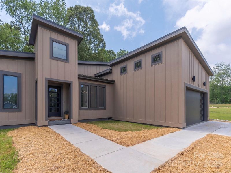 Front exterior of a new home in , Asheville, NC, highlighting curb appeal (Image 20). Front exterior of a new home in , Asheville, NC, highlighting curb appeal (Image 20).