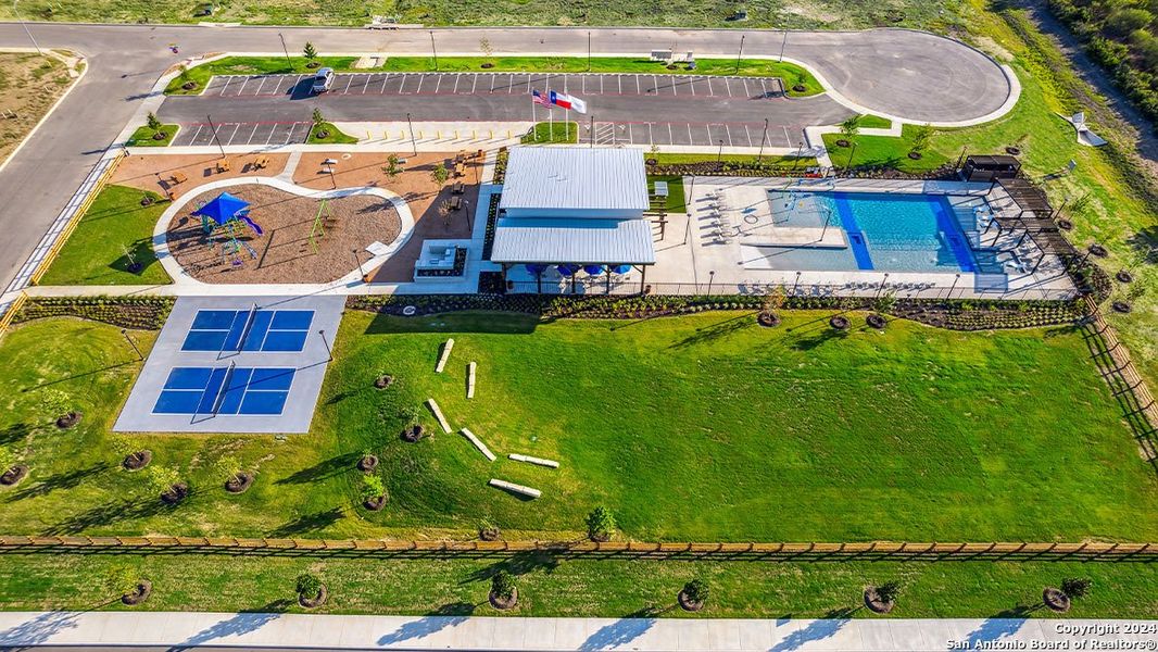 Community amenities in Avenida, Converse (Image 41).