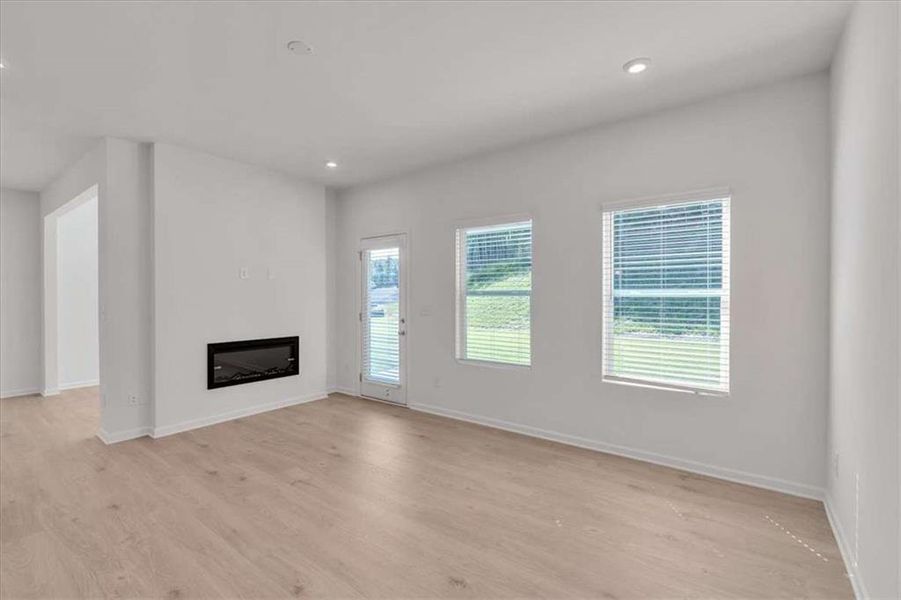 Spacious, unfurnished interior of a new home in The View at Groover's Lake, Lithia Springs (Image 25).