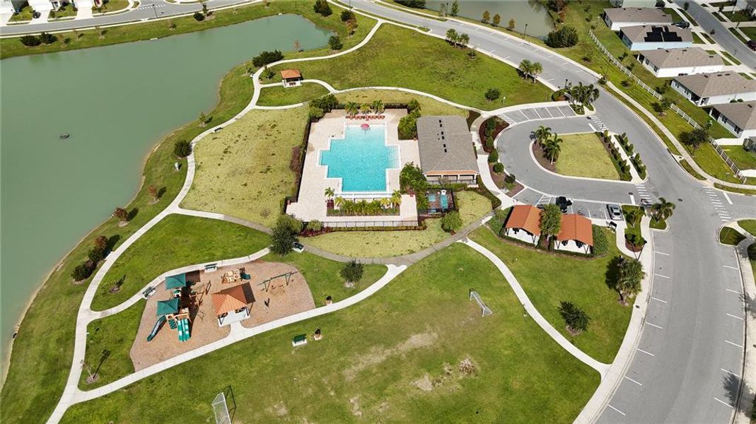 Community amenities in Charles Cove Express, Davenport (Image 15).