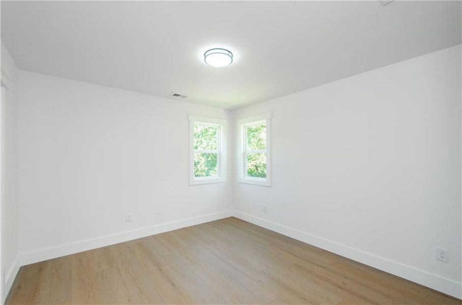 Spacious, unfurnished interior of a new home in , Gainesville (Image 18).