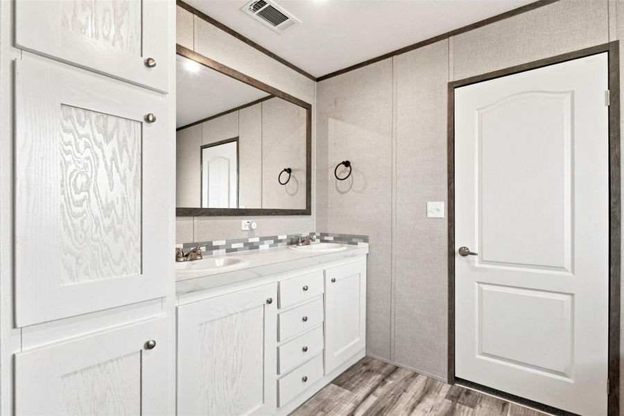 Furnished interior view inside a new home in , Conroe (Image 7).