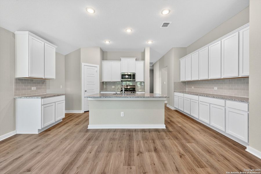 Spacious, unfurnished interior of a new home in Winding Brook, San Antonio (Image 22).