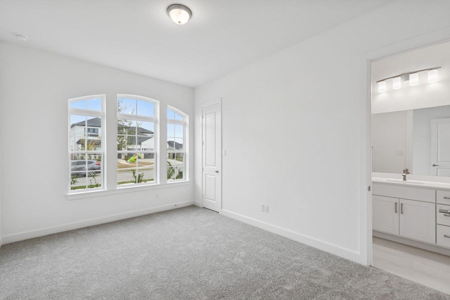 Spacious, unfurnished interior of a new home in Jordan Ranch 70' Homesites, Fulshear (Image 24).