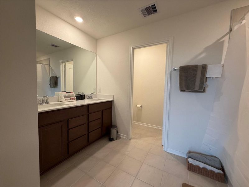 Furnished interior view inside a new home in , Katy (Image 16).