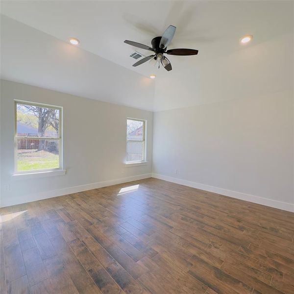 Spacious, unfurnished interior of a new home in , Dallas (Image 12).