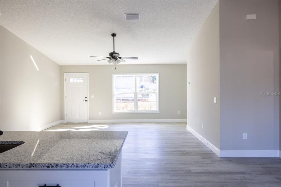 Spacious, unfurnished interior of a new home in , Citrus Springs (Image 7).