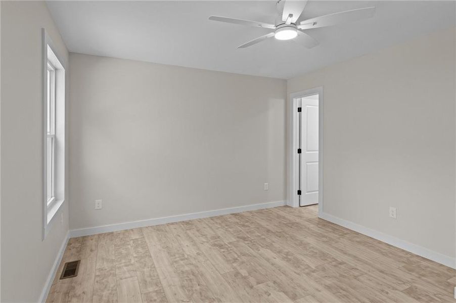 Spacious, unfurnished interior of a new home in , Summerville (Image 4).