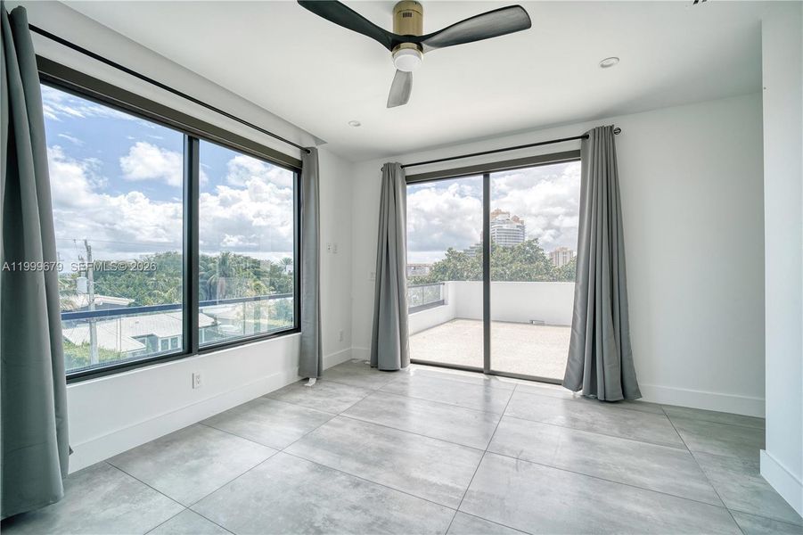 Spacious, unfurnished interior of a new home in , Fort Lauderdale (Image 22).