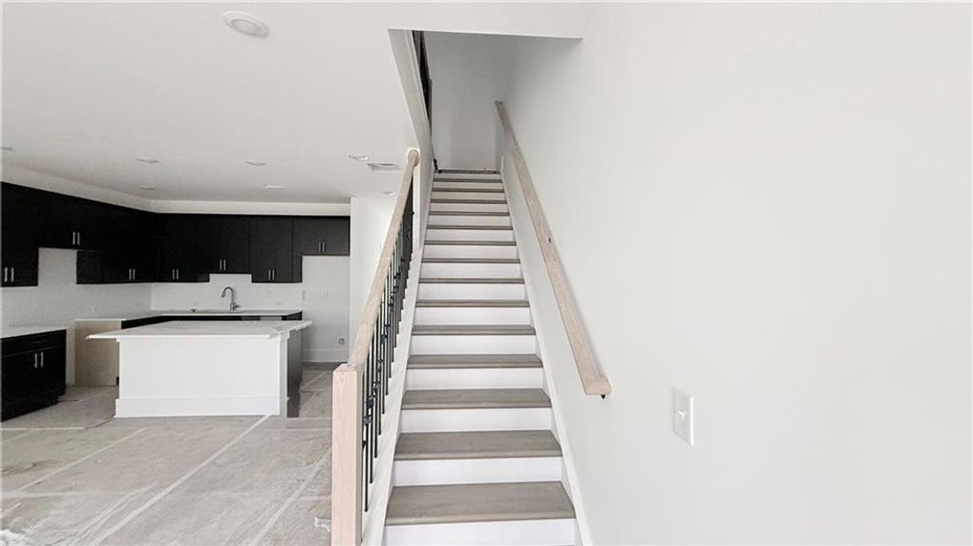 Spacious, unfurnished interior of a new home in Park Vue, Atlanta (Image 11).