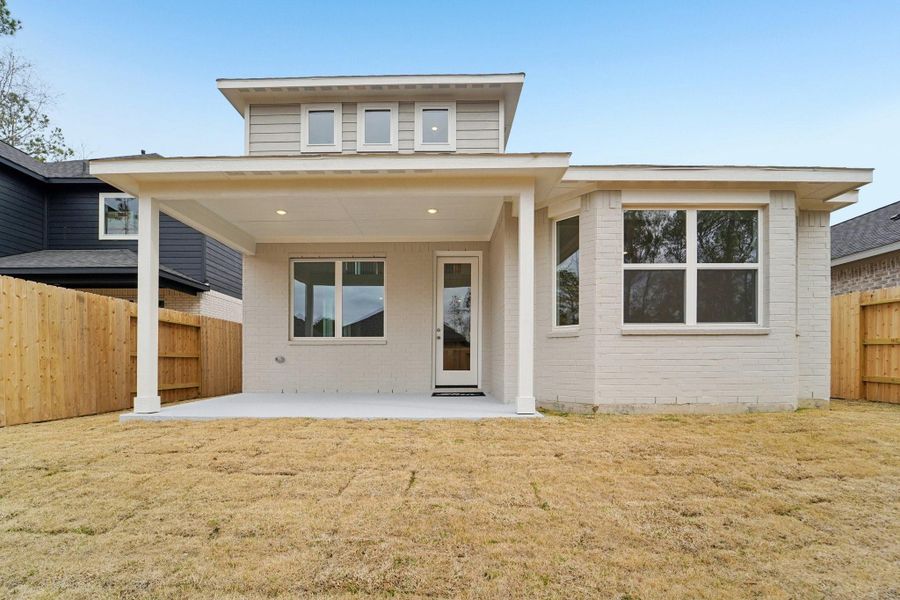 Exterior details and patio area of a home in Woodhavyn 40', Magnolia (Image 3).