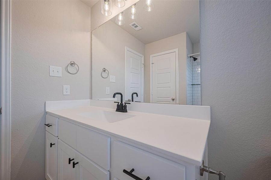 Close-up of interior finishes inside a home in La Segarra, Brookshire (Image 15).