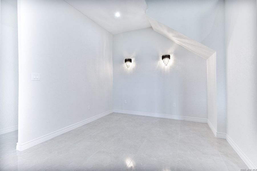 Spacious, unfurnished interior of a new home in , Atascosa (Image 46).