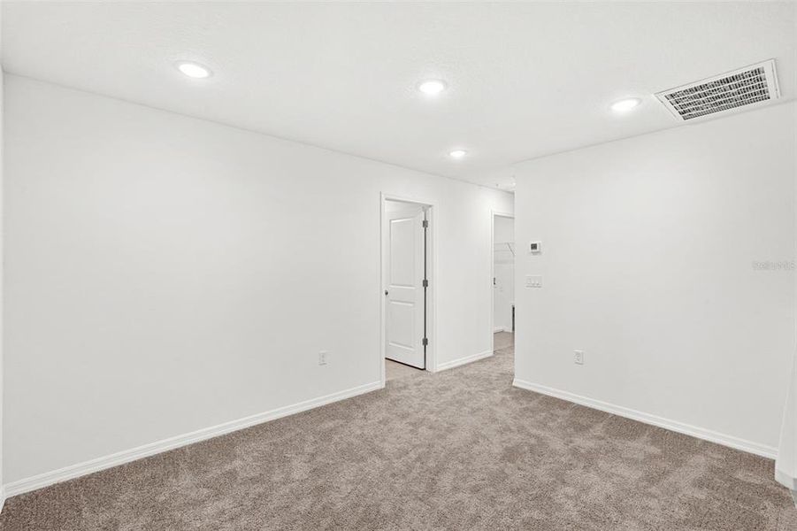 Spacious, unfurnished interior of a new home in Shenandoah Reserve, Orlando (Image 31).