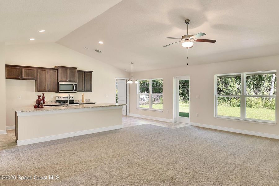 Spacious, unfurnished interior of a new home in Palm Bay, Palm Bay (Image 14).