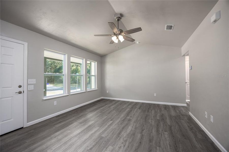 Spacious, unfurnished interior of a new home in , Gainesville (Image 12).