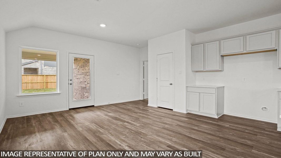 Spacious, unfurnished interior of a new home in Sunterra, Katy (Image 16).