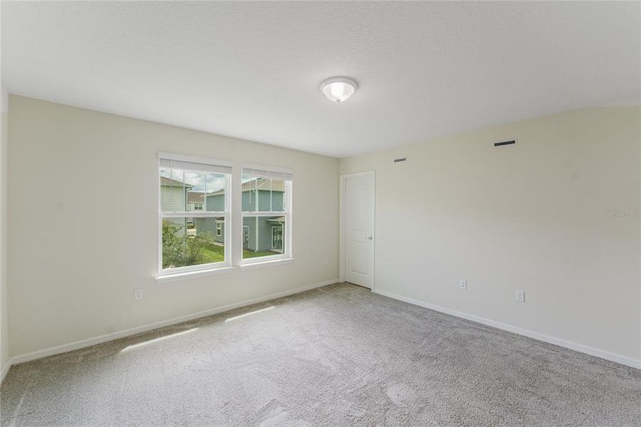 Spacious, unfurnished interior of a new home in Belle Haven, Davenport (Image 13).