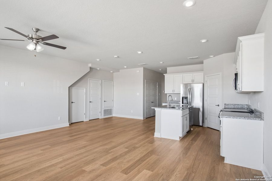 Spacious, unfurnished interior of a new home in Magnolia Village North, San Antonio (Image 28).
