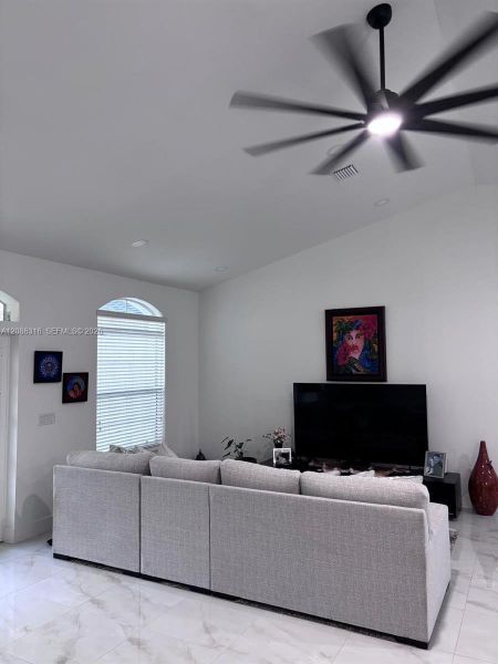Furnished interior view inside a new home in , Dunnellon (Image 9).
