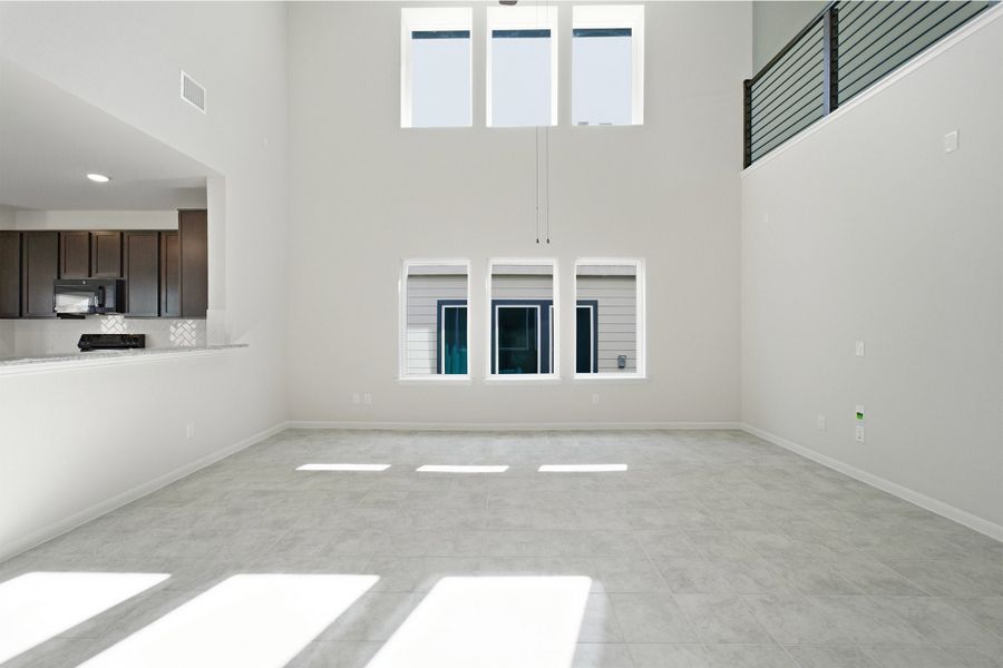 Spacious, unfurnished interior of a new home in Laurel Vistas, San Antonio (Image 27).