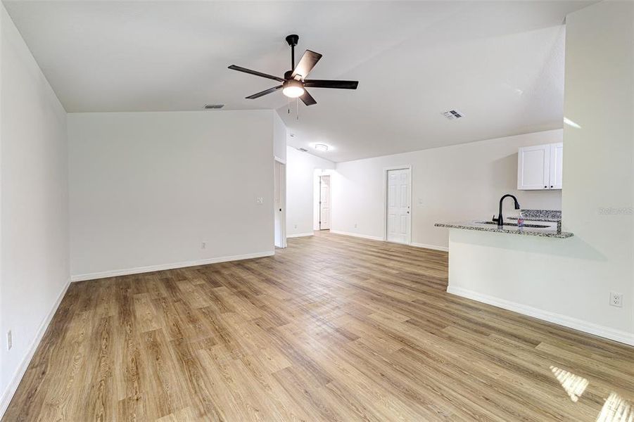 Spacious, unfurnished interior of a new home in , Lakeland (Image 18).