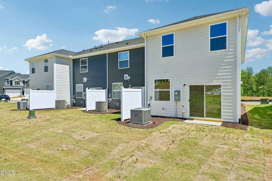 34-web-or-mls-Glen Lyon Drive-S2204-034