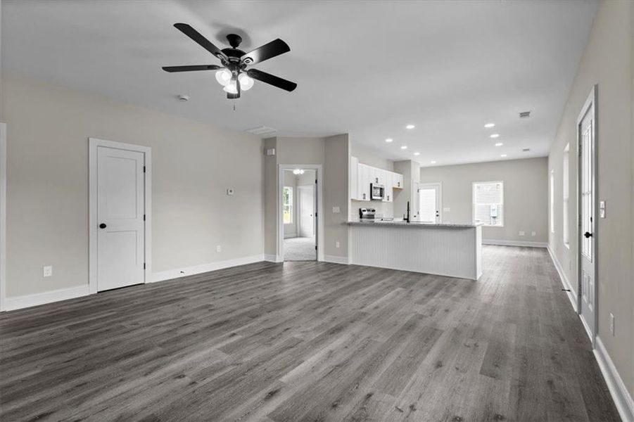 Spacious, unfurnished interior of a new home in , Dallas (Image 9). Spacious, unfurnished interior of a new home in , Dallas (Image 9).