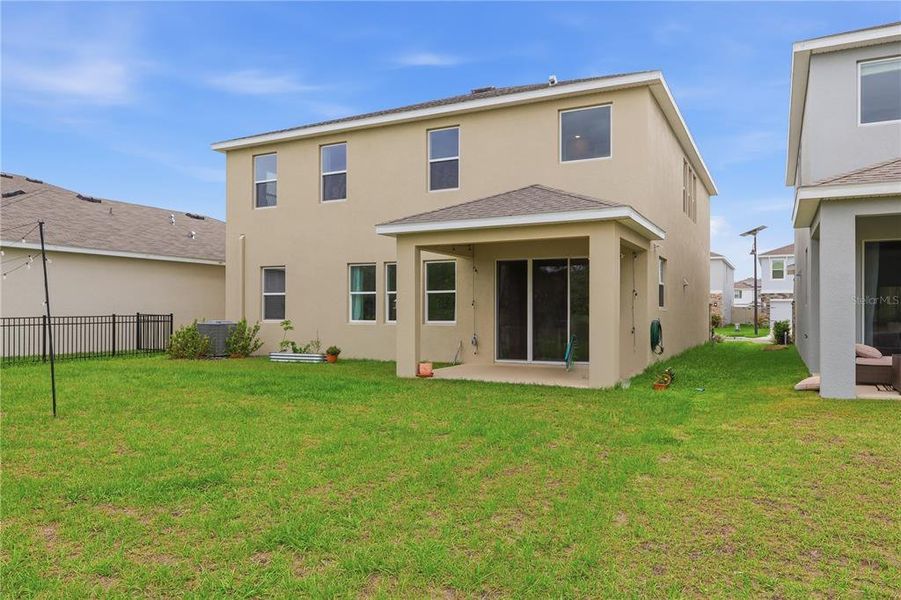 Exterior details and patio area of a home in Deerbrook, Land O' Lakes (Image 4).