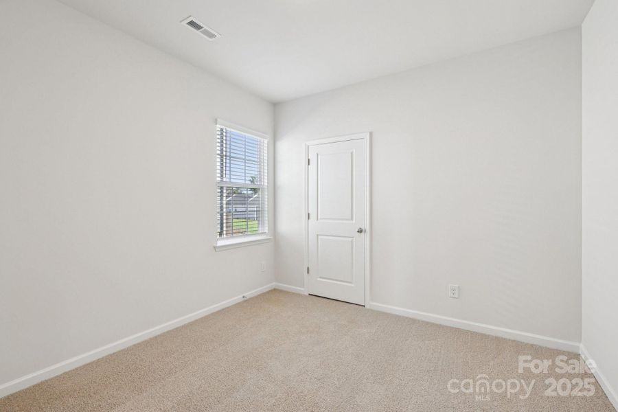 Spacious, unfurnished interior of a new home in Nolen Farm, Gastonia (Image 10).