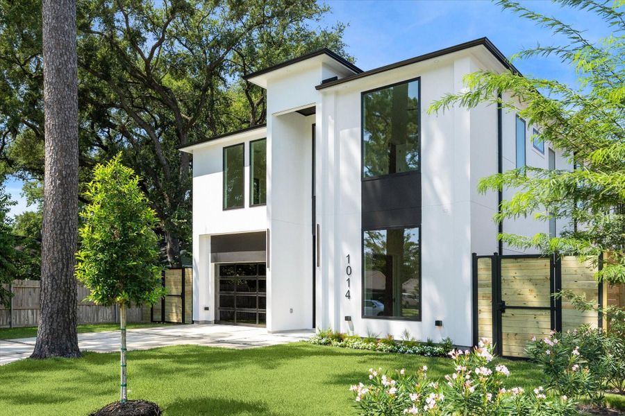 The home is conveniently located close to shopping and dining, making daily errands and evenings out a breeze. A perfect blend of contemporary style and neighborhood comfort awaits here.