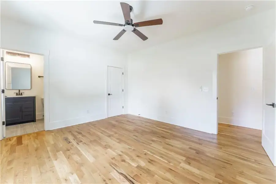 Spacious, unfurnished interior of a new home in , Sandy Springs (Image 42).