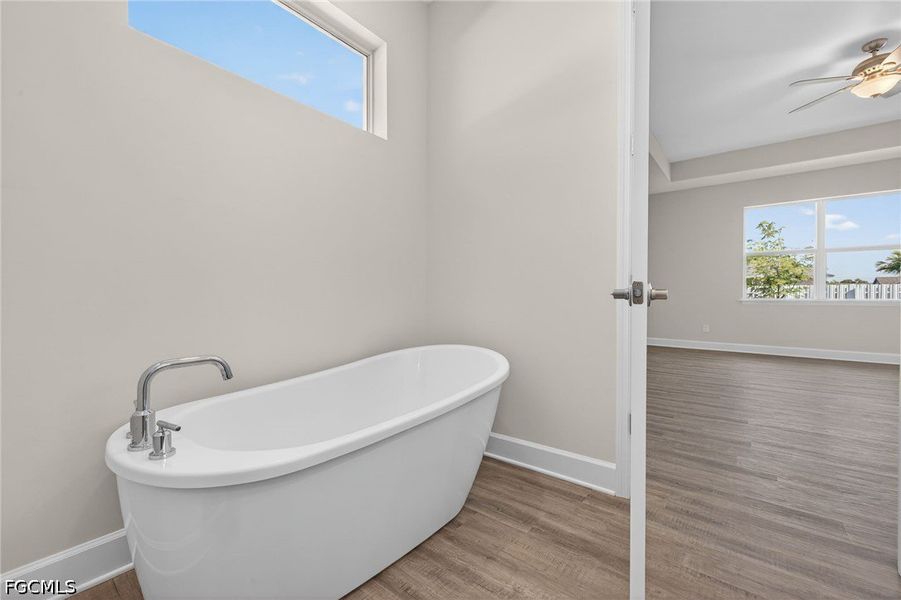 Image 32 of a home in Cape Coral.