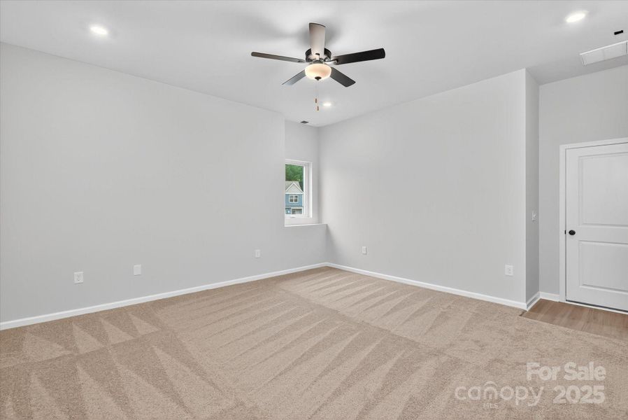 Spacious, unfurnished interior of a new home in Rhyne Court, Gastonia (Image 21).