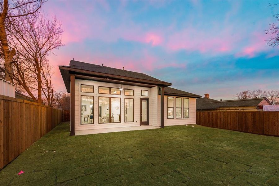 Exterior details and patio area of a home in , Dallas (Image 4).