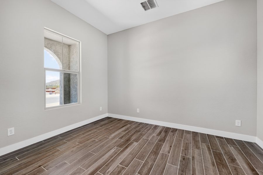 Spacious, unfurnished interior of a new home in Ladera Trails, Queen Creek (Image 23).