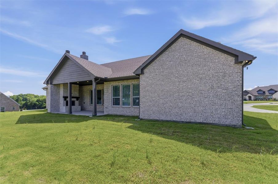 Exterior details and patio area of a home in Grayson Ridge, Van Alstyne (Image 3).
