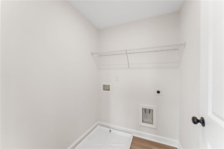Spacious, unfurnished interior of a new home in Cherokee Township, Acworth (Image 11).
