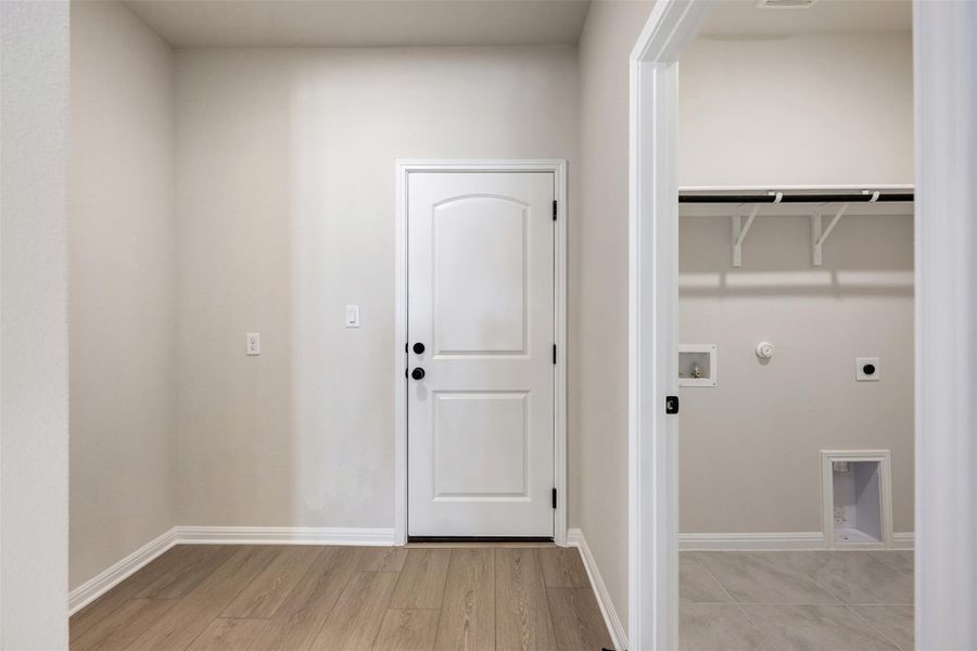 Representative images and renderings are for illustrative purposes. Actual structural options and design finishes of home may vary.