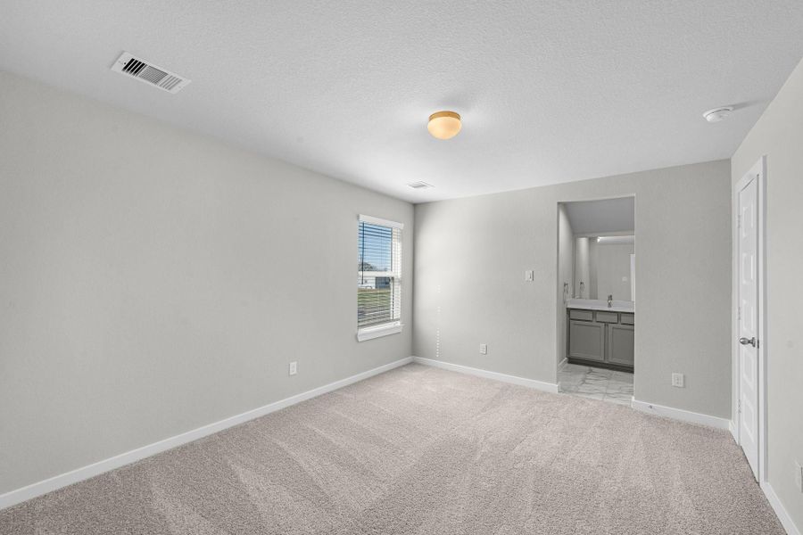 Spacious, unfurnished interior of a new home in Beacon Hill, Waller (Image 27).