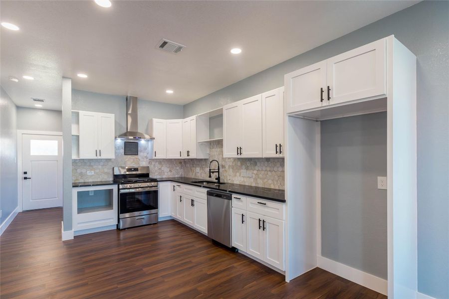 Furnished interior view inside a new home in , Houston (Image 10).