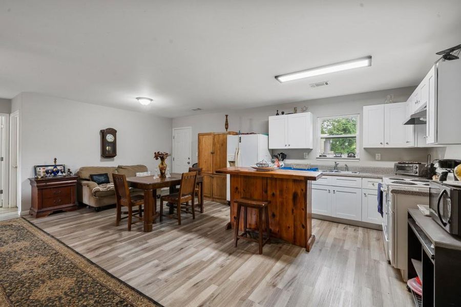 Image 12 of a home in . Image 12 of a home in .