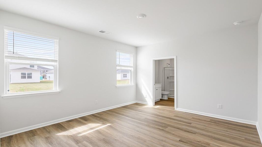 Spacious, unfurnished interior of a new home in Carolina Groves, Moncks Corner (Image 18).