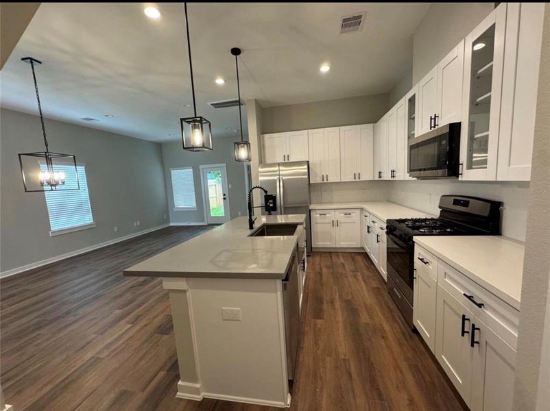 Furnished interior view inside a new home in 420 Benbrook, Houston (Image 11). Furnished interior view inside a new home in 420 Benbrook, Houston (Image 11).